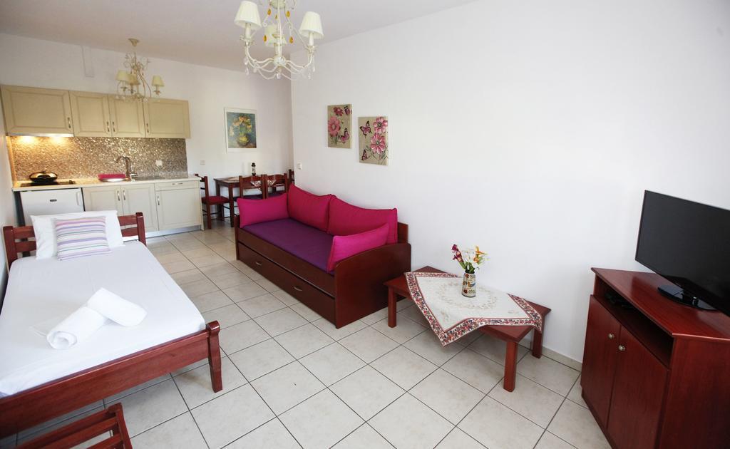 Nereids Apartments And Studios Chrysi Ammoudia Extérieur photo